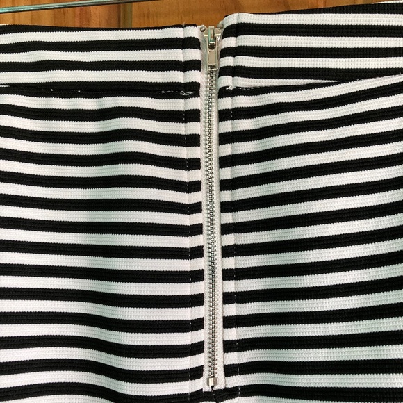 Women’s size small 41 Hawthorn gently used black and white striped pencil skirt - Picture 3 of 6